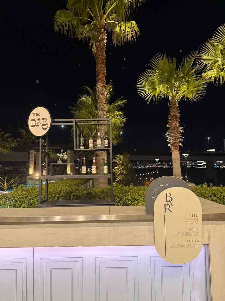 ガーデンにはバーカウンターもあり、外でカクテルパーティを楽しめるのも魅力的でした。