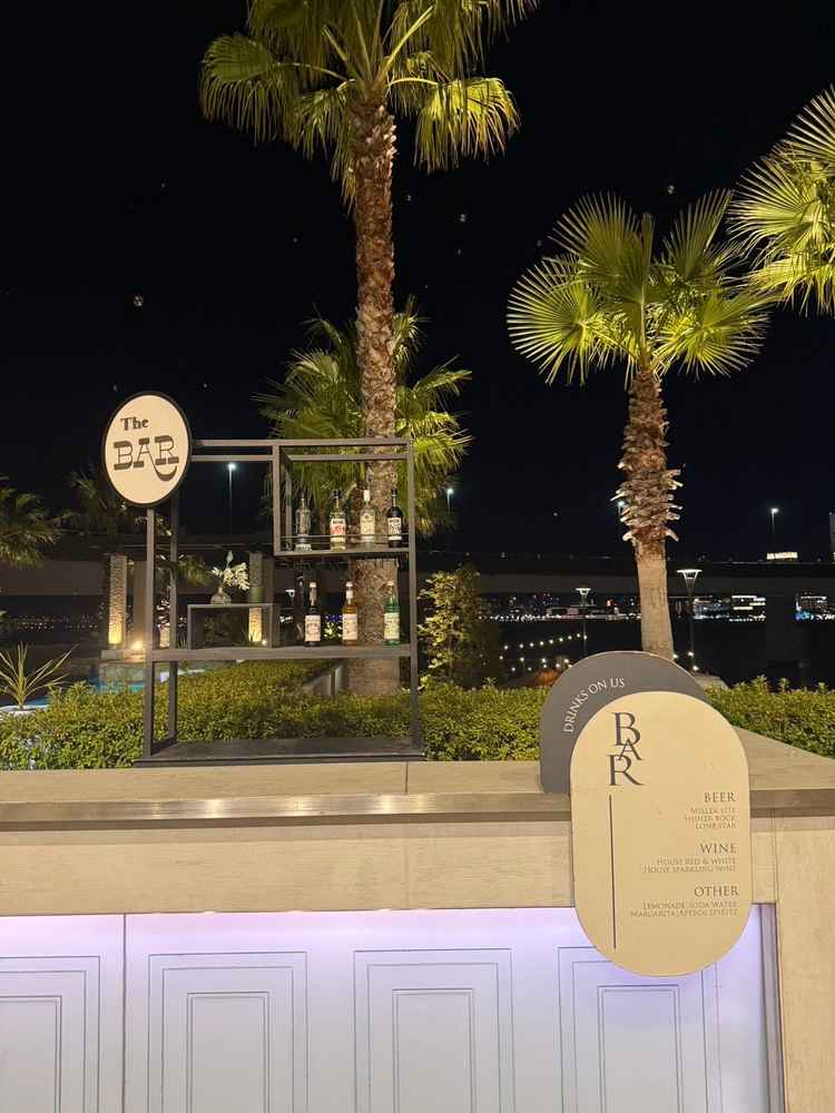 ガーデンにはバーカウンターもあり、外でカクテルパーティを楽しめるのも魅力的でした。