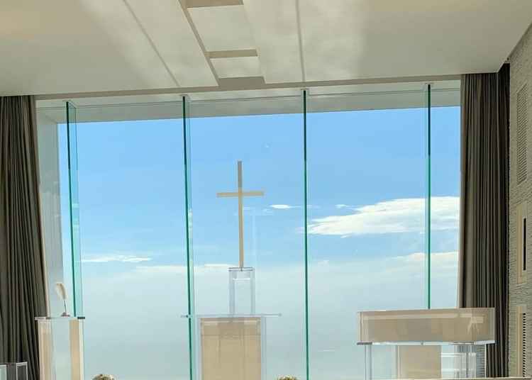 チャペルの雰囲気は、あまり教会さがなく景色もとても良かったです。また、家族で写真も撮れるのも魅力的。