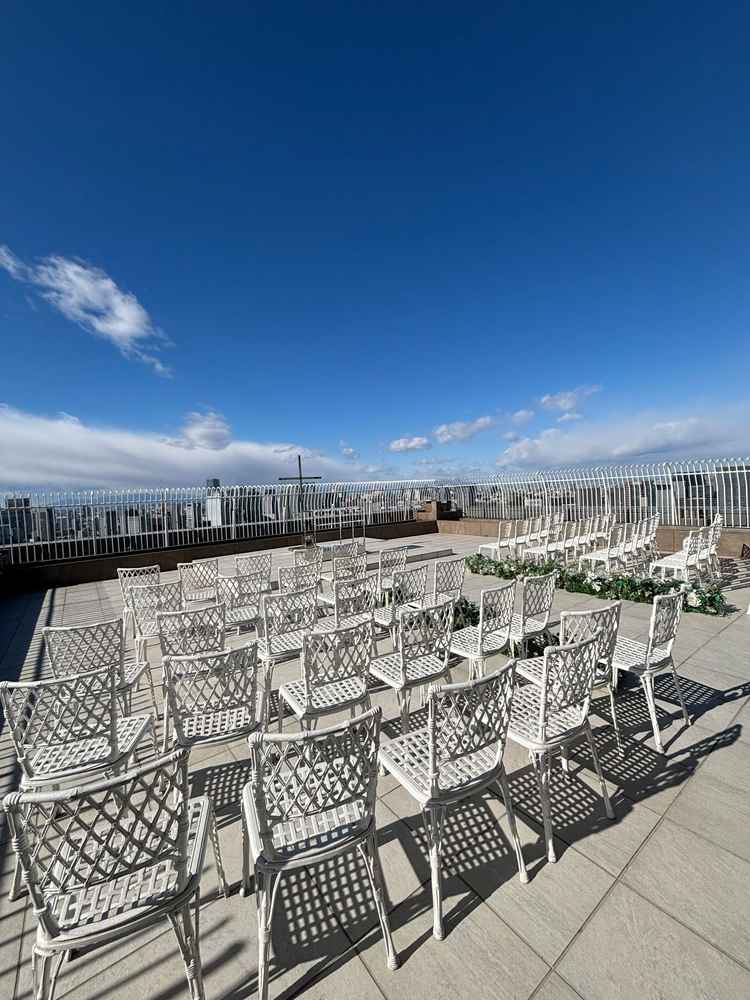 屋外チャペルの写真。地上210Mにあり開放感が抜群でした。ただ冬だと少し寒いとのことで検討します。