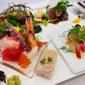 和洋両方の肉と魚料理を試食で。やはりお魚は新鮮で美味しかったです。また盛り付けも鮮やかでした。