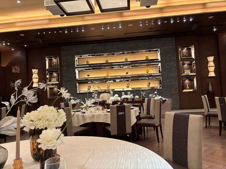 披露宴会場。こちらで試食をさせて頂きました。