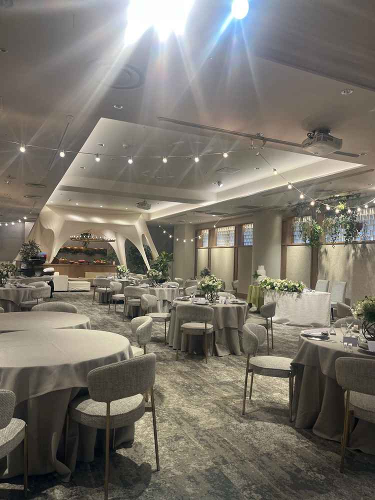 最も気に入った披露宴で、テントやソファがあり、ゲストとの交流しやすさを感じました。