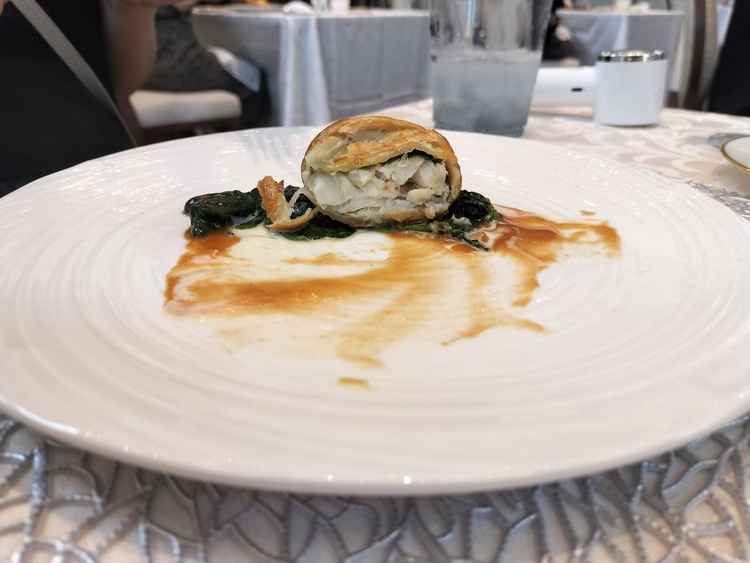 試食で人気のお魚をパイ生地で包んだ料理をいただきました。とても美味しかったです。