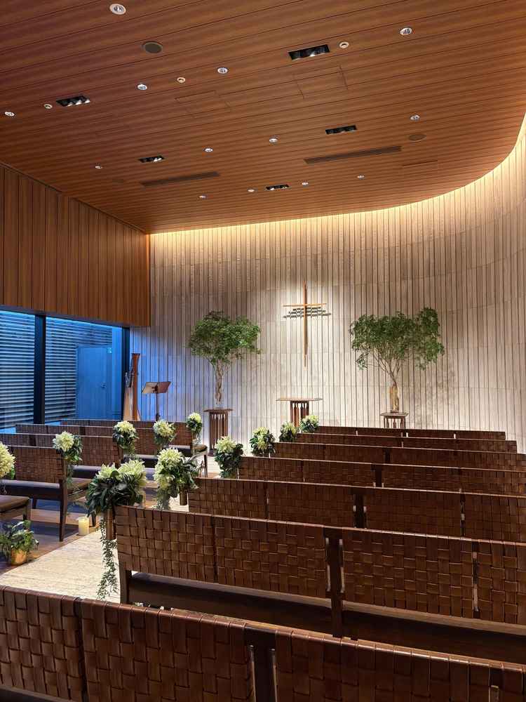 チャペルです。アシンメトリーな作りが特徴的でした。