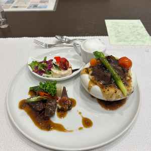 ボリュームある試食。当日はゲストに、同じ食材を使いながら和と洋で2種類のコースを選んでもらえるそう。