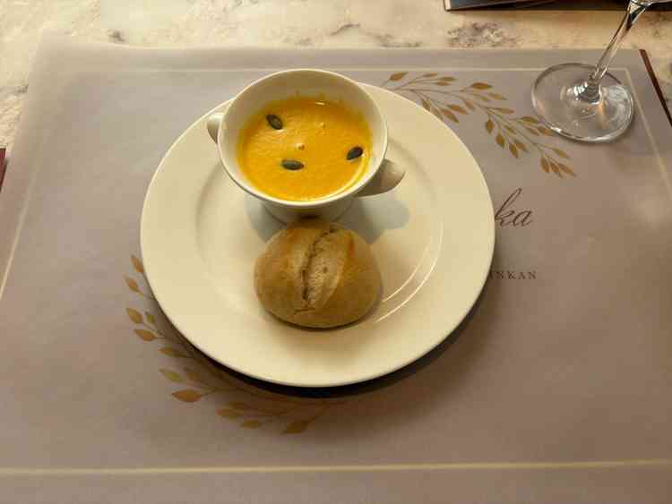 試食の季節のスープとパン