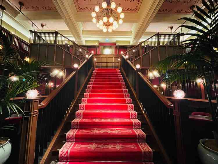 エントランスの階段