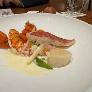 オマール海老と金目鯛のムニエル