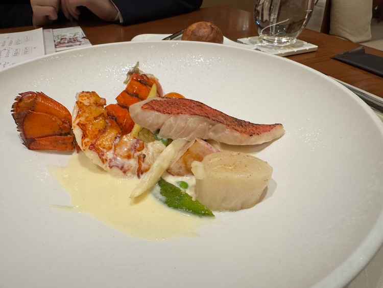 オマール海老と金目鯛のムニエル
