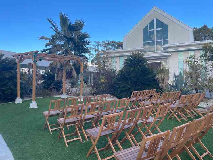 外で挙式を挙げるときのイメージ