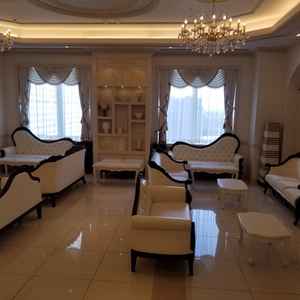 待合室の様子。ホテル会場としては珍しく、結婚式専用の待合室があり、友人をもてなすことができる。