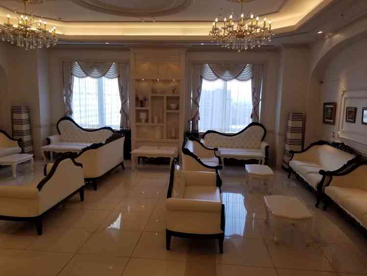 待合室の様子。ホテル会場としては珍しく、結婚式専用の待合室があり、友人をもてなすことができる。