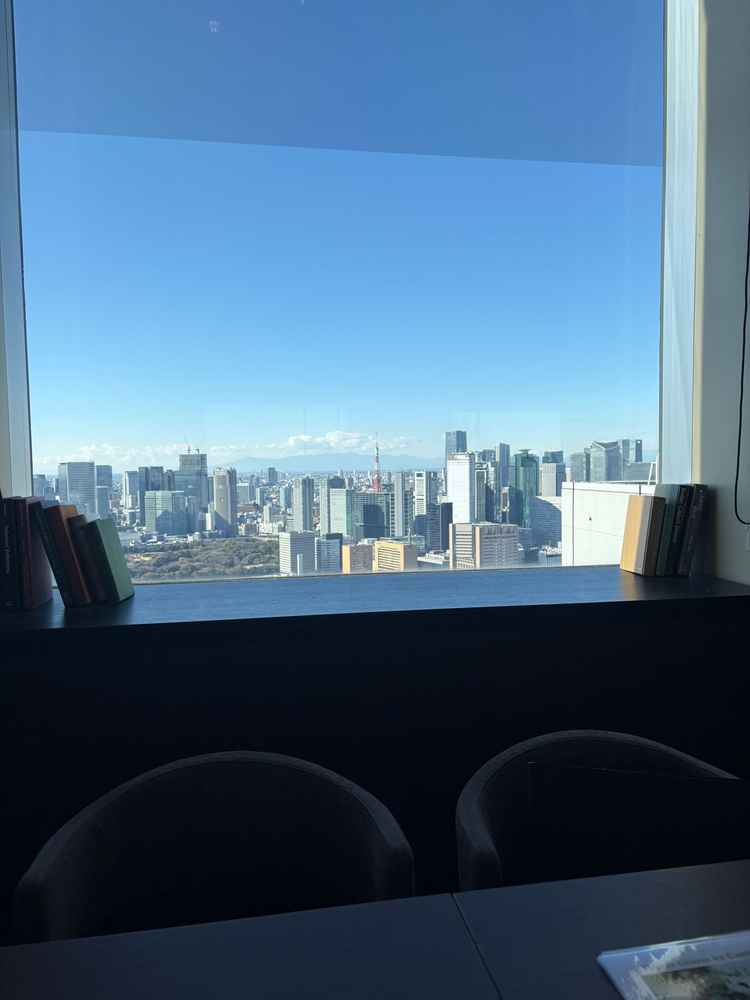 ゲストのウェルカムスペースから見える景色。東京タワーが見える。