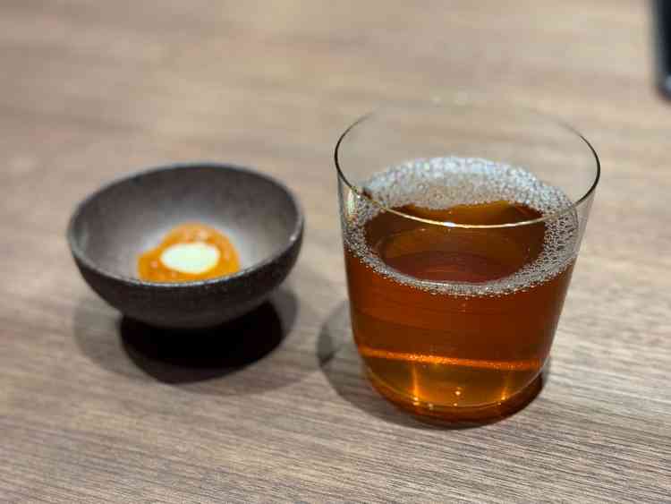 柿の茶菓子とお茶