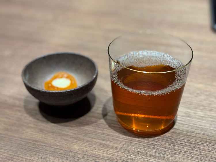 柿の茶菓子とお茶