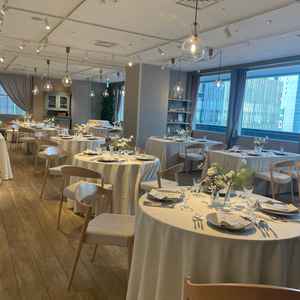 披露宴会場。アットホームでナチュラルな雰囲気。