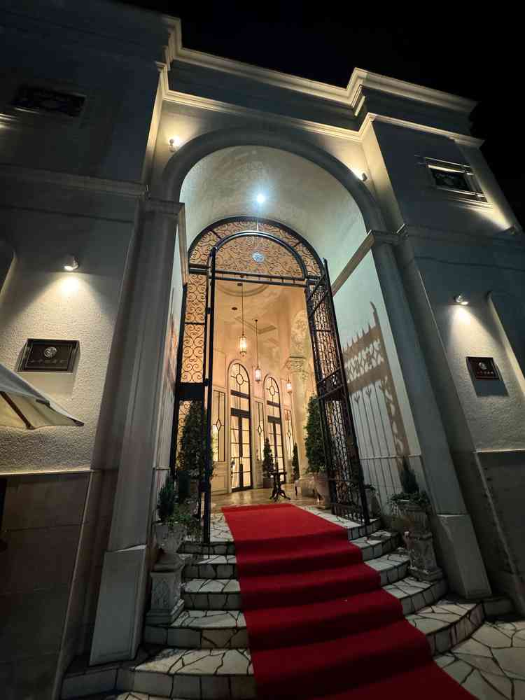 重厚感ある凱旋門が素敵でした