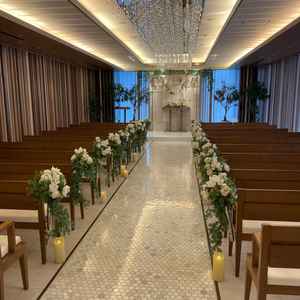 銀座の街に浮かぶコンパクトチャペル