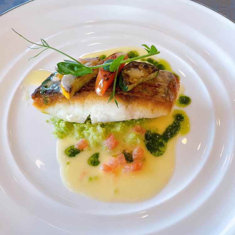 試食ではフルコースを出していただき、お魚とお肉は二人で1皿づつでした。凄く美味しくて驚きました。