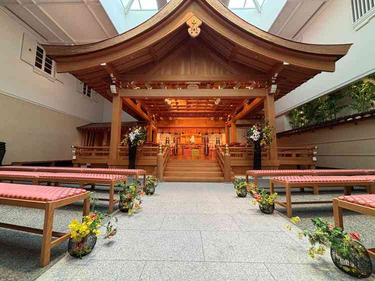 本格的な和婚が出来る。檜の匂いが香り自然光も入り屋内にいる感覚を忘れる