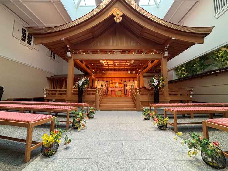 本格的な和婚が出来る。檜の匂いが香り自然光も入り屋内にいる感覚を忘れる