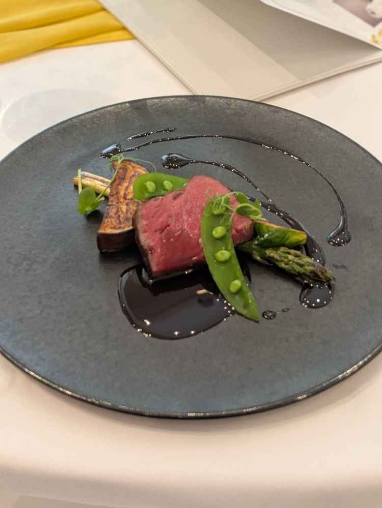 メインディッシュ。お腹が柔らかくとても美味しかった。