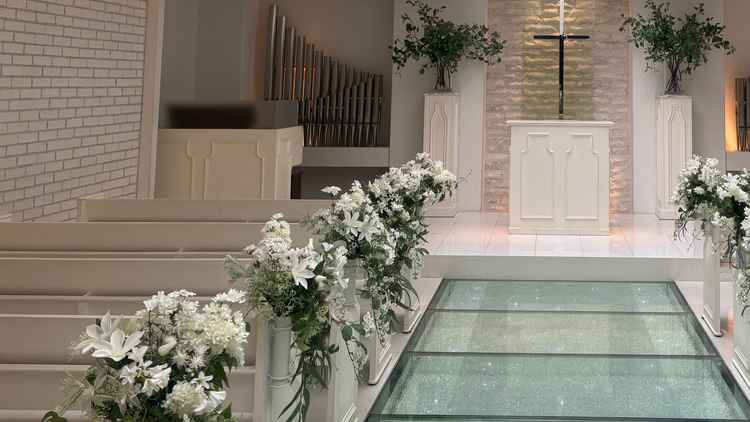 参列者と距離が近くコンパクトな挙式会場