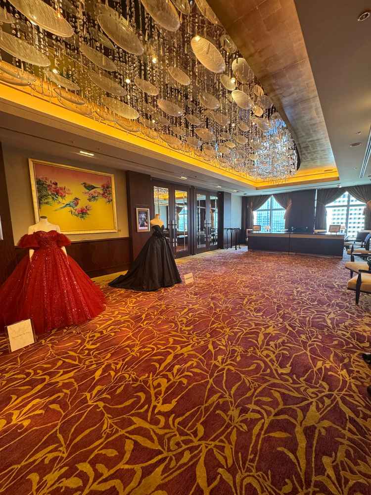 宴会披露宴会場の入り口。受付もこちらで行えるようです。会場全体もとてもシンプルでわかりやすい。