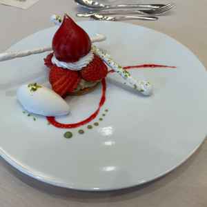 試食でいただいたスイーツが美味しかった。見た目も凝られていて、目でも楽しめる料理だと感じた。