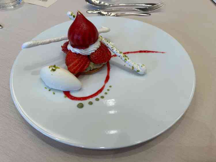 試食でいただいたスイーツが美味しかった。見た目も凝られていて、目でも楽しめる料理だと感じた。