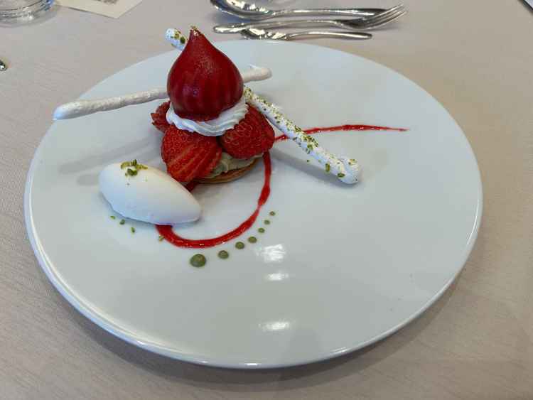 試食でいただいたスイーツが美味しかった。見た目も凝られていて、目でも楽しめる料理だと感じた。