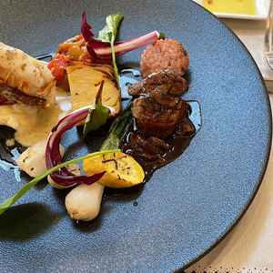 メインの伊勢海老、牛肉フィレの試食