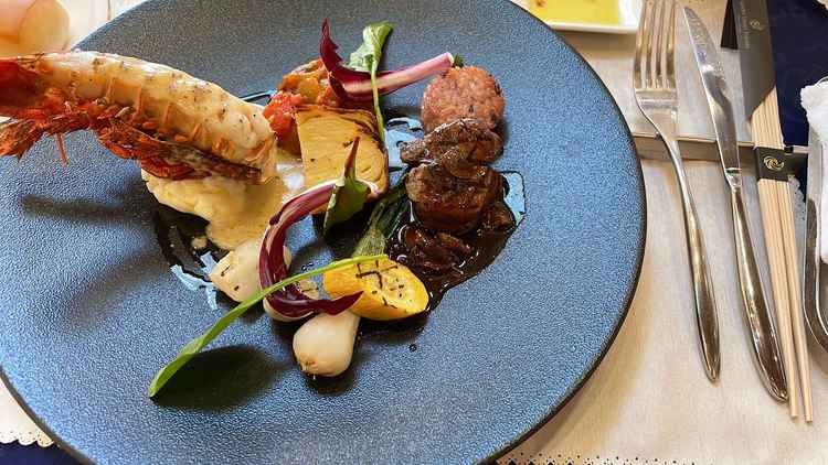 メインの伊勢海老、牛肉フィレの試食