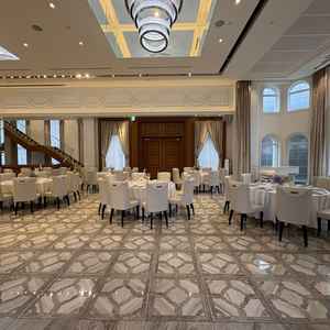 1回の披露宴会場は7mもあり、階段入場もできてこちらも捨てがたい！