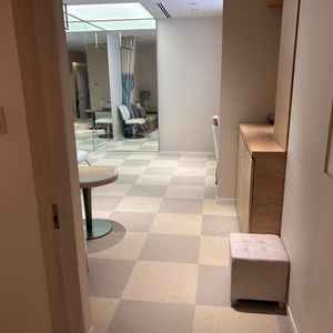 式当日の新婦控え室。かなりの広さがあり、中にトイレも用意されています。