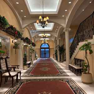 内装が格式を感じるチャペル。