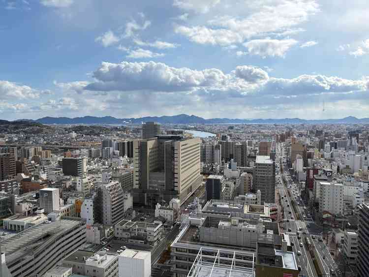 チャペルから見えた外の景色(ある程度雲があっても明るかったが、非日常感は薄め)