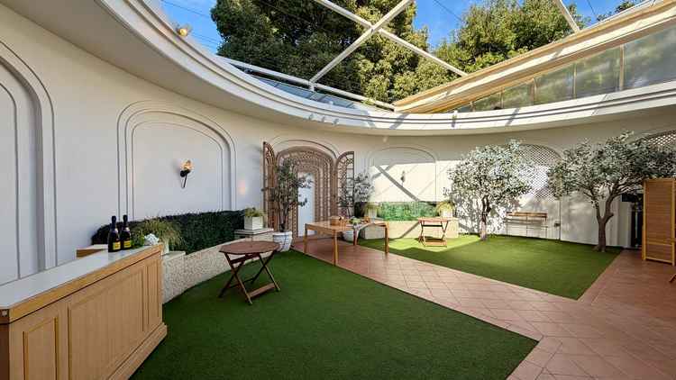 披露宴会場に着いているガーデンです。広々していました。犬のサークルが置けるらしいです