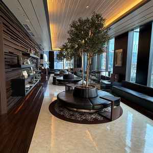 待合室は落ち着いた雰囲気で、銀座らしい高級感を感じました。