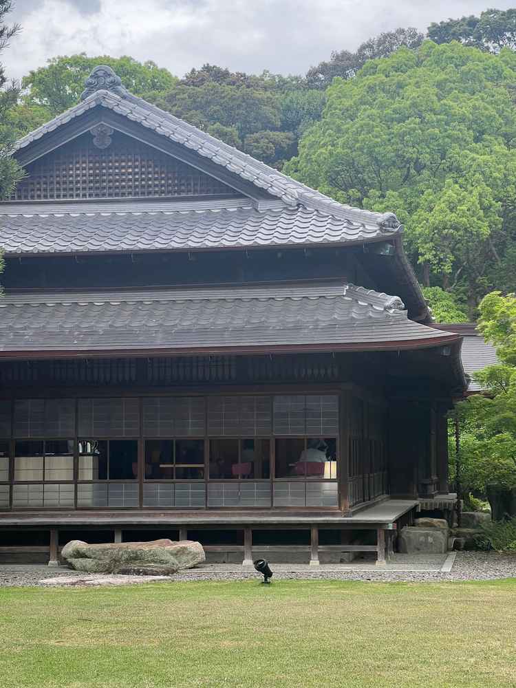 大広間の縁側で写真撮影できる