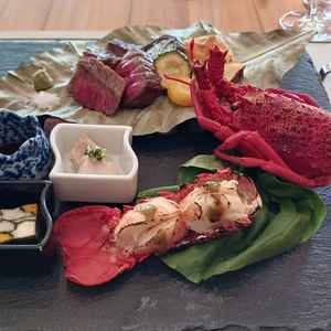 試食の料理。海老料理、牛肉が美味しかった。