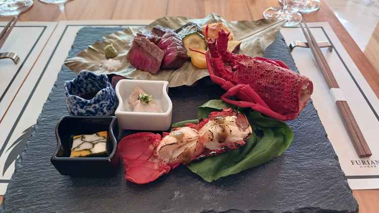 試食の料理。海老料理、牛肉が美味しかった。