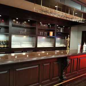 ミューズバーのバーカウンターには、ドリンク（お酒含む）の持ち込みが可能とのこと