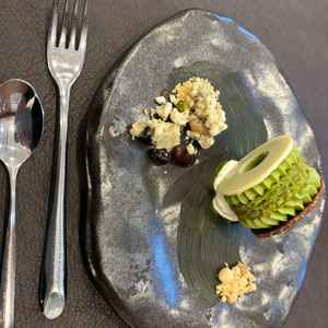 試食会のデザートです。縁という縁起のいい名前のデザートで、見た目も味も文句なしでした。