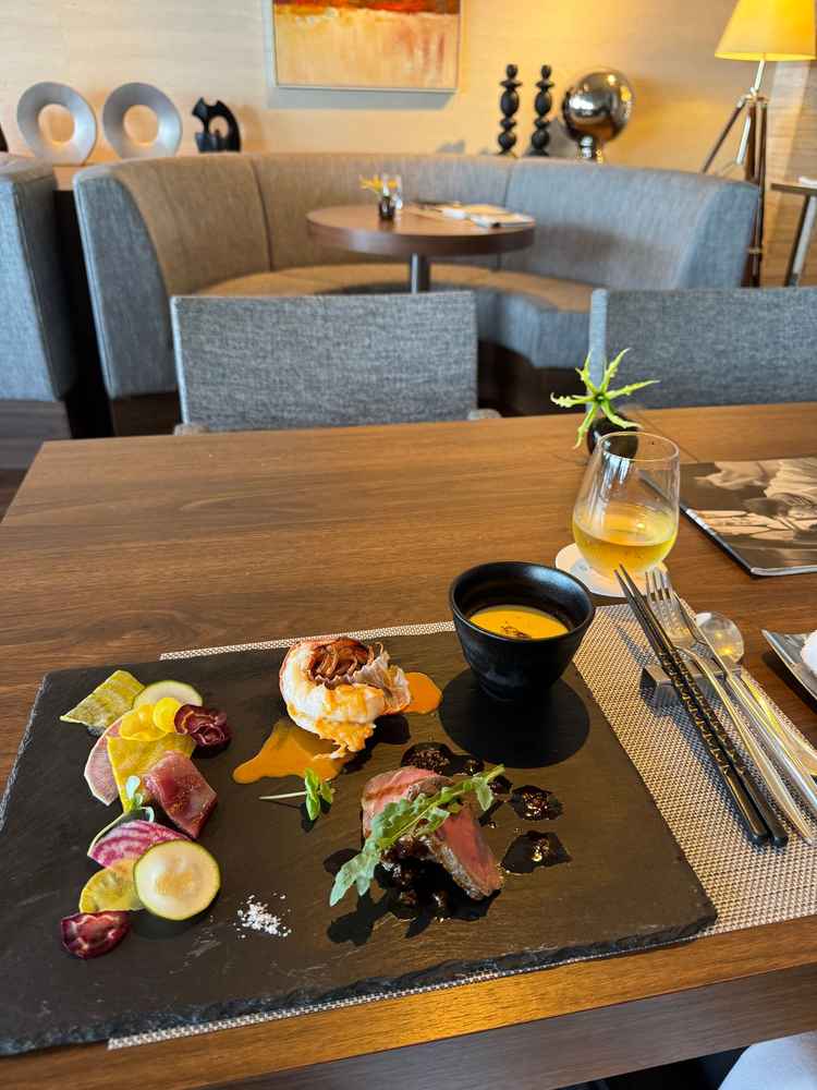 試食会での前菜とメインの写真。料理が自慢の式場である為、どれも感動するほどの味でした。