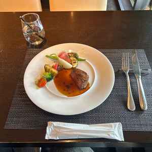 国産牛のステーキはすごく美味しかったです。野菜も量もしっかりあって美味しかったです。