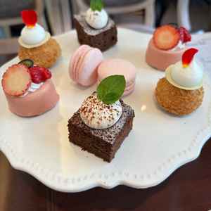 試食のデザートビュッフェ。一口サイズで食べやすいです