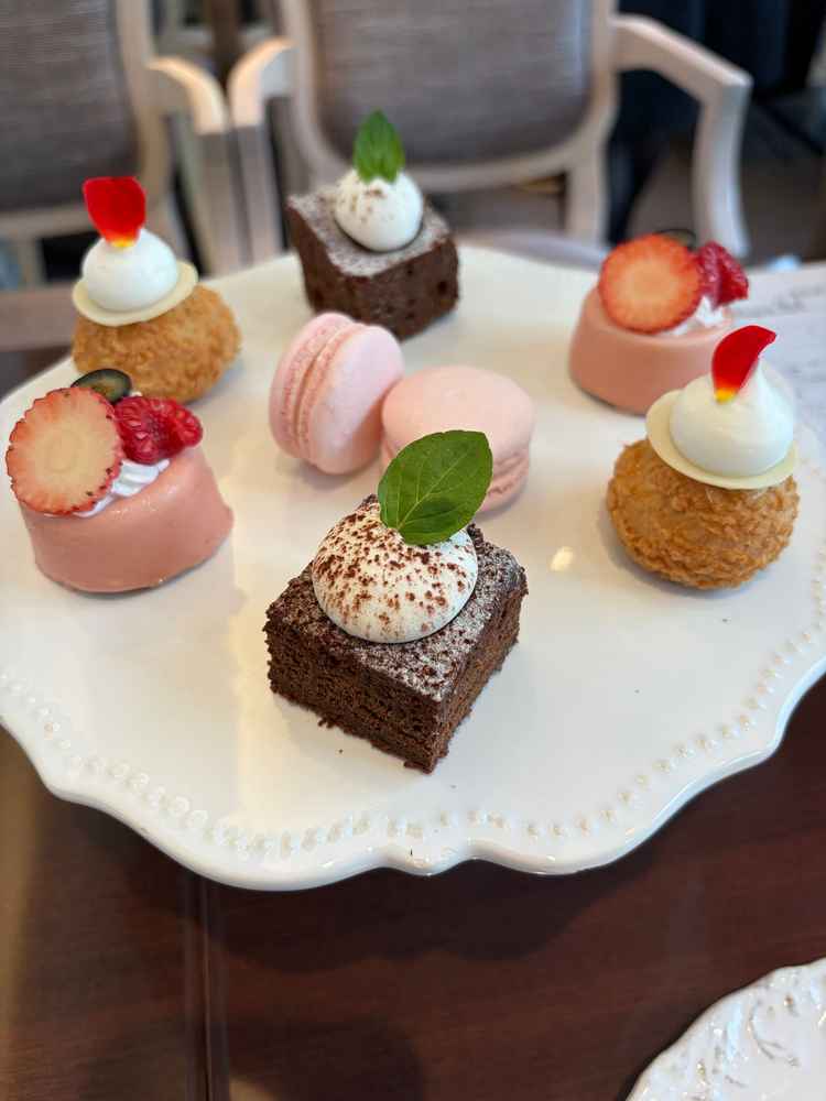 試食のデザートビュッフェ。一口サイズで食べやすいです