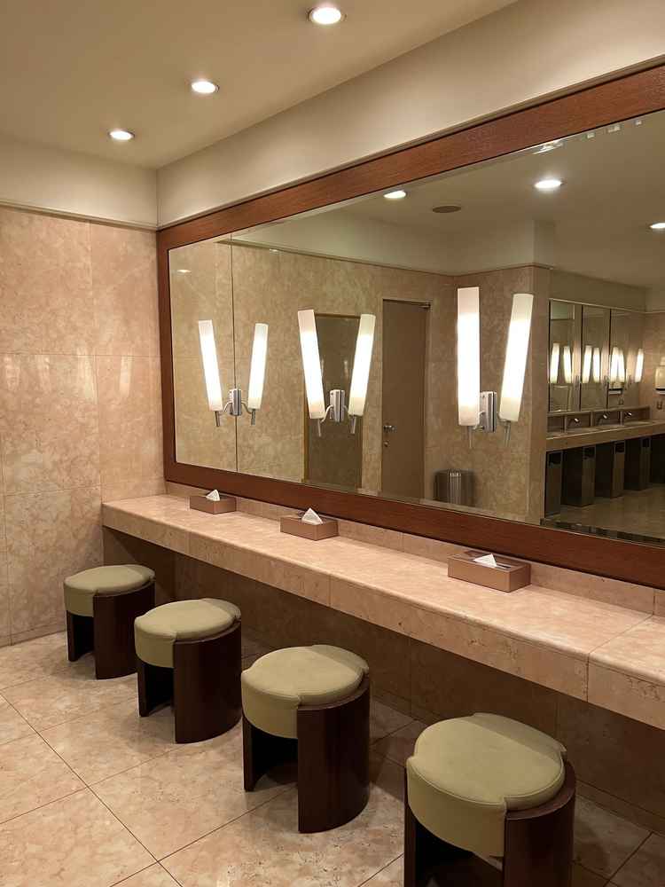 お手洗いもメイクできるスペースがあって良かったです！